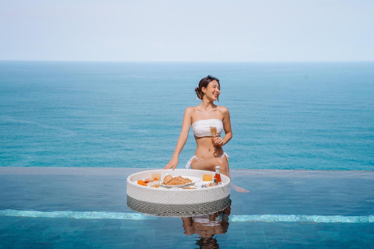 The Shore At Katathani - Adult Only - Sha Extra Plus Екстериор снимка A woman at a pool