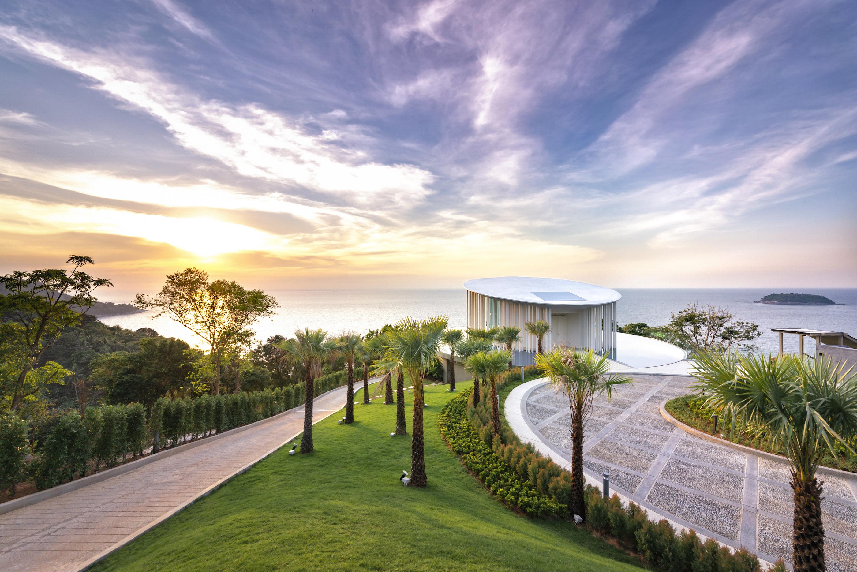 The Shore At Katathani - Adult Only - Sha Extra Plus Екстериор снимка The view of the sea from the resort